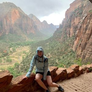 Meet your posher, Julia